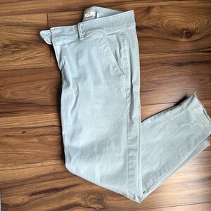 LOFT size 4 light blue frayed ankle pants